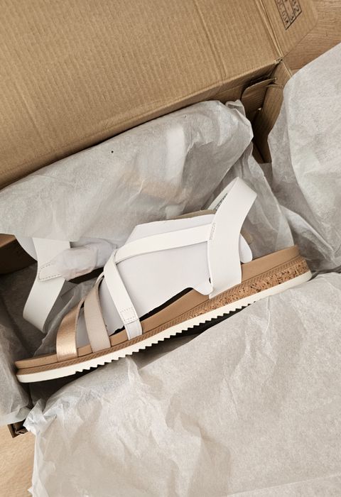 Сандалии Skechers новые