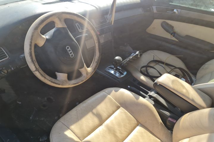 Plansa bord Audi A6 1999 2.5 TDI MT (150 hp)