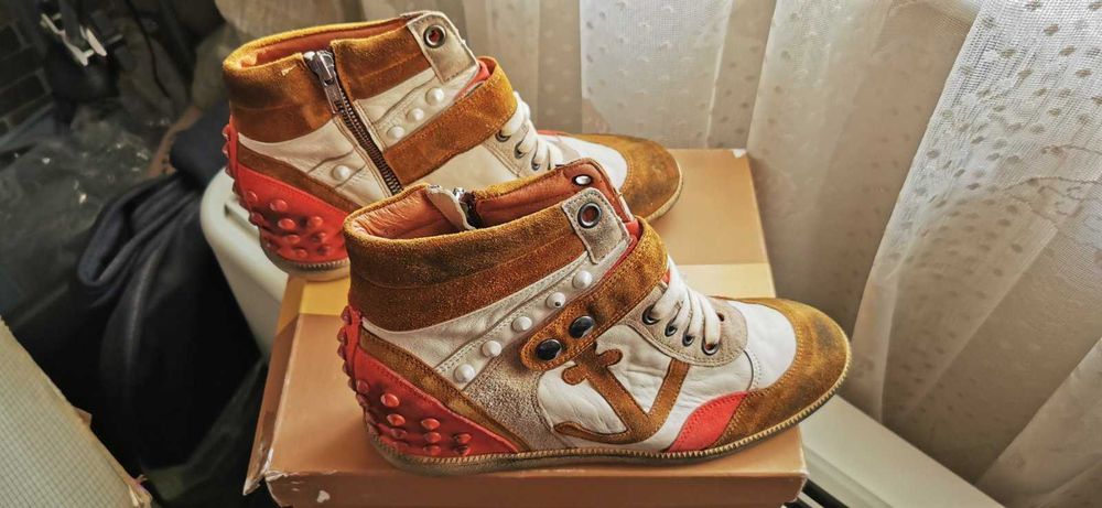 Оригинални маркови дамски маратонки / сникърси HOTEL AMOUR - 41 номер