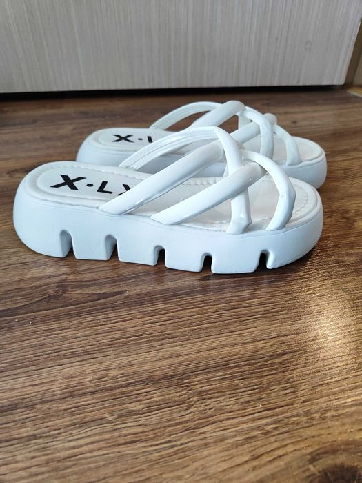 Шлепанцы женские