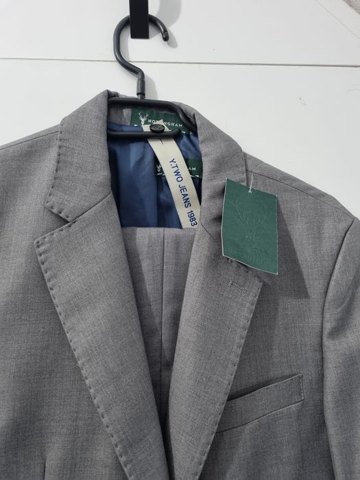 Costum barbati nou cu eticheta