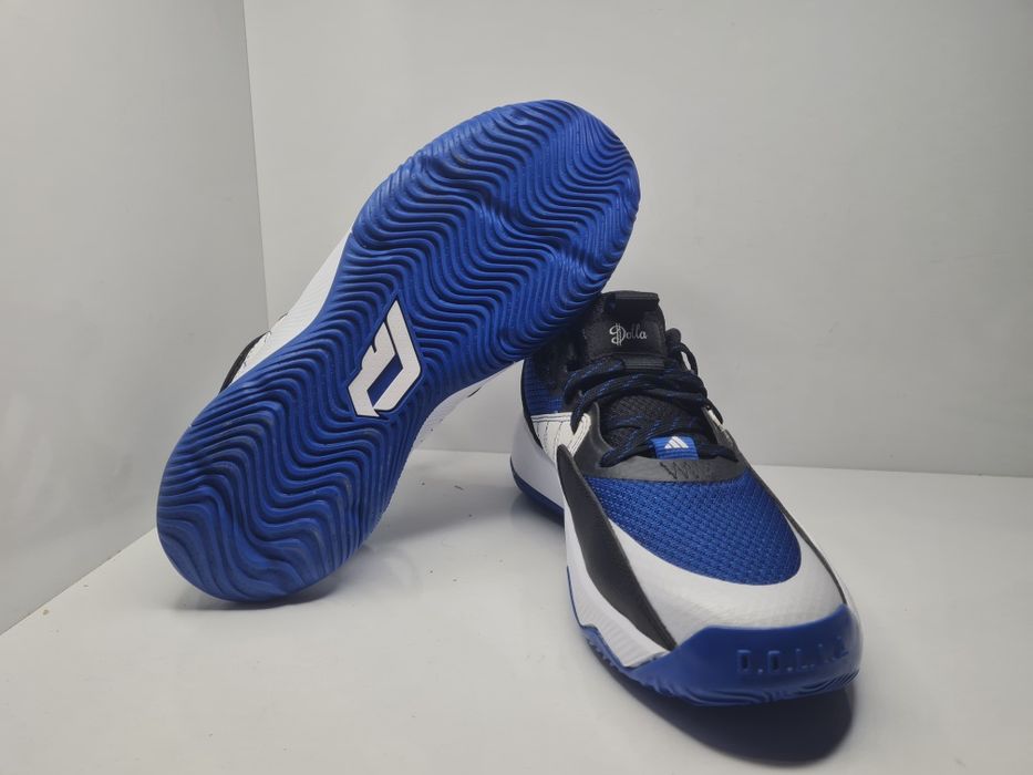 Маратонки Adidas Dame 

Чисто нови без кутия.

Размер 42 2/3 стелка 27 см.

Цена 45 евро.
