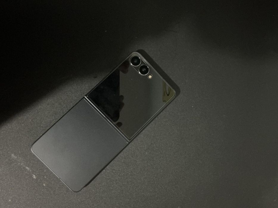 Vând sau schimb Samsung Z Flip 7