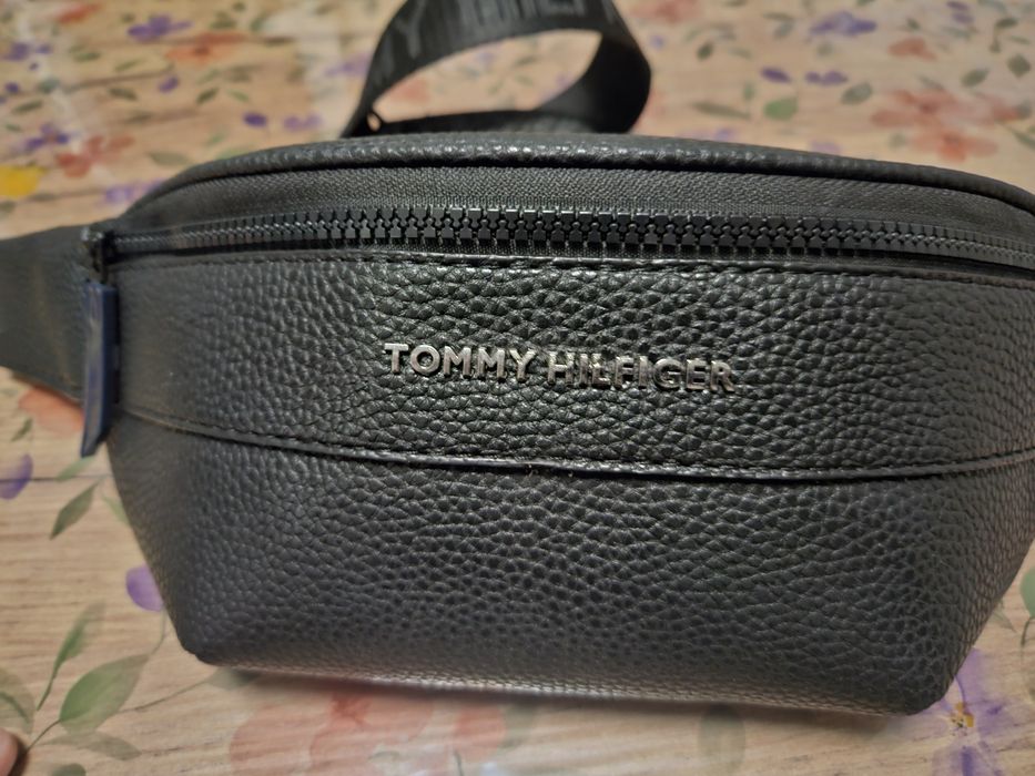 Нова чантичка Tommy Hilfiger