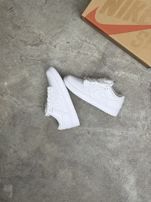 Nike SB Dunk Low «Triple White»