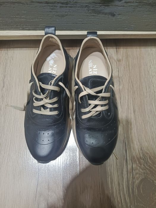 Модные кожаные кроссовки