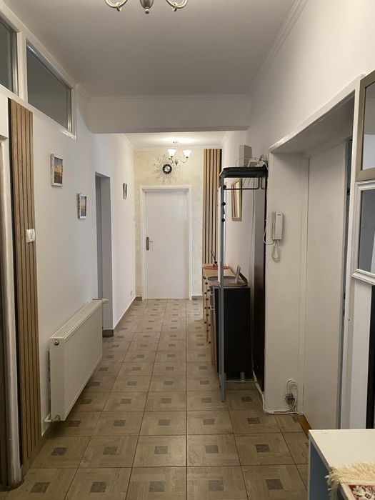 Proprietar Inchiriez aprtament 4 camere zona central