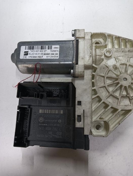 Motoras Geam Pivotant Dreapta Fata Seat Leon Ii 1P1 2005 - 2013 1K0959792L