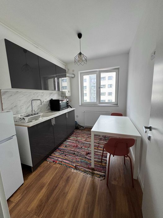 Garsonieră de închiriat 40 m² + loc de parcare