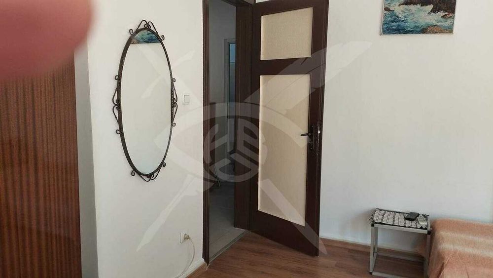 Едностаен - Център