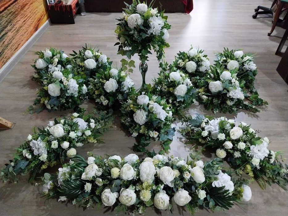 Aranjamente florale și buchete cununie.