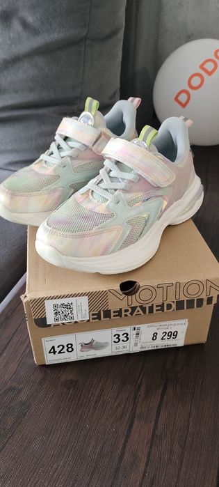 Продам кроссовки на девочку