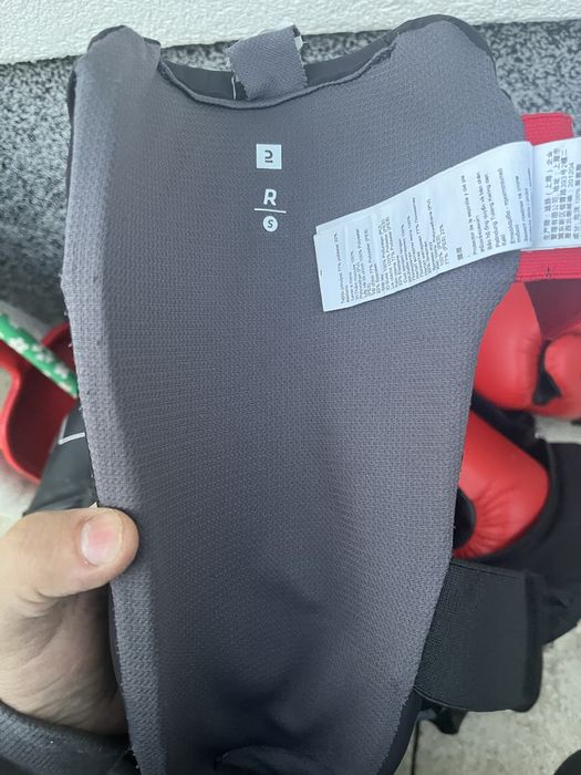 Casca, manusi si protectie tibie