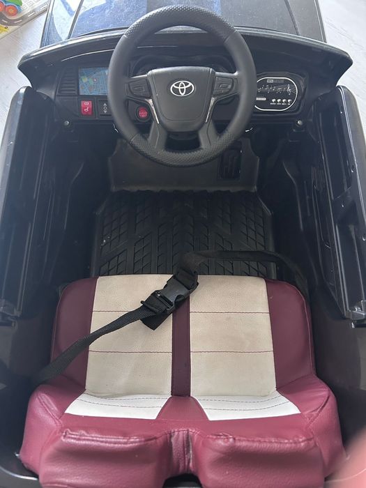 Продам машину на пульте