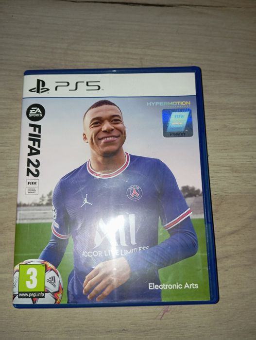 Продавам фифа 22 в запазено състояние