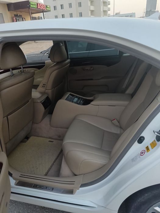 Продам Лексус  LS 600hL
