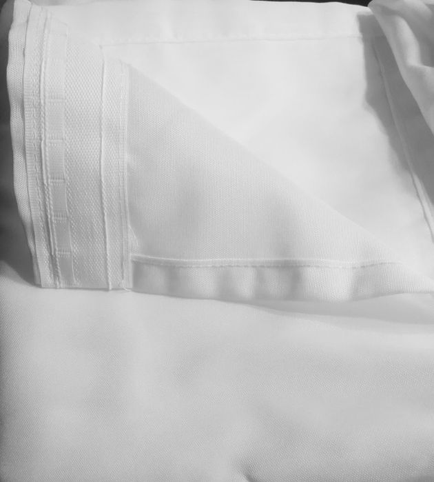 Тънки завеси в бял цвят