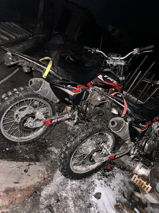 Продам мотоцикл эндуро 250сс