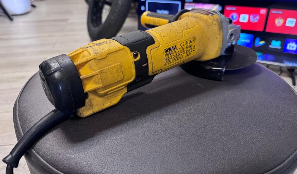 Amanet F28: Polidisc cu fir Dewalt  DWE4257  1500W