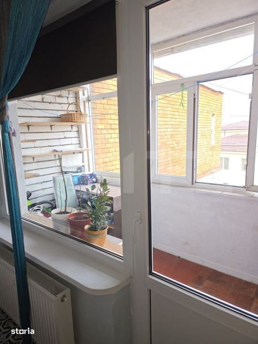 Apartament 3 camere, decomandat 64.20 mp, zona 1 Mai - Insula