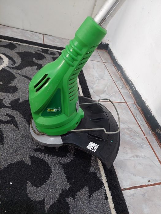 Vând mașină de tuns iarba