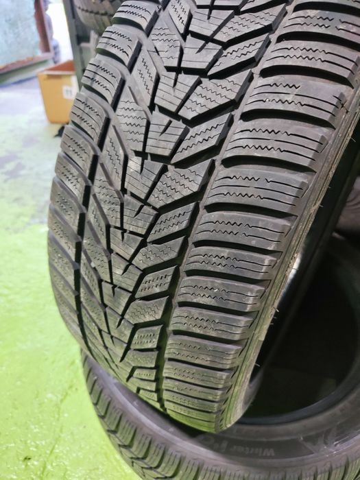 2 бр зимни 235/45/18 Hankook