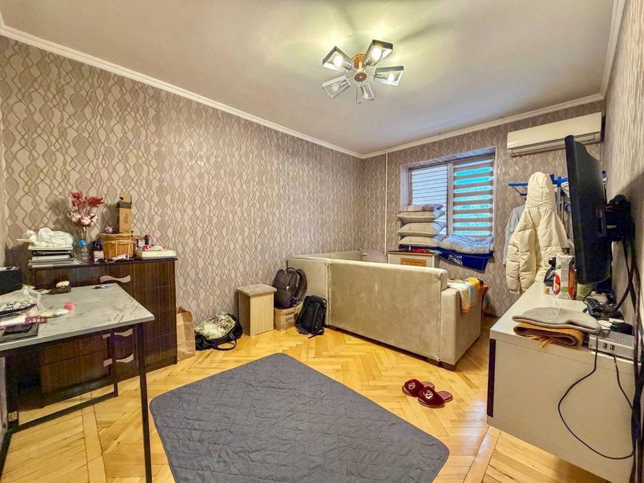 Продается квартира кирпич. ул. Новомосковская 2/2/5 кафе вечер