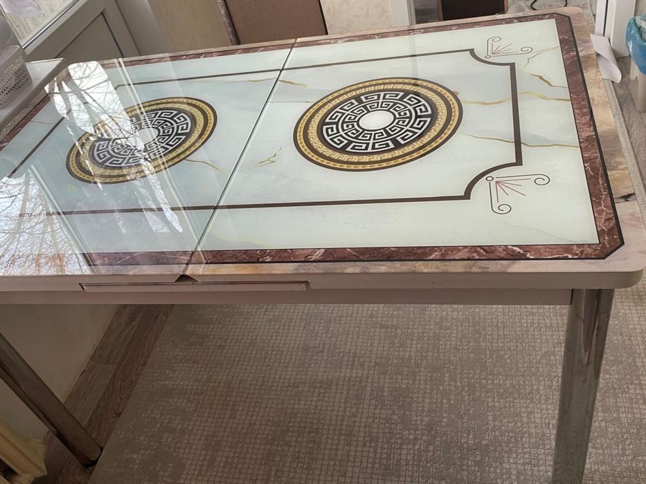 Продается стол со стульями