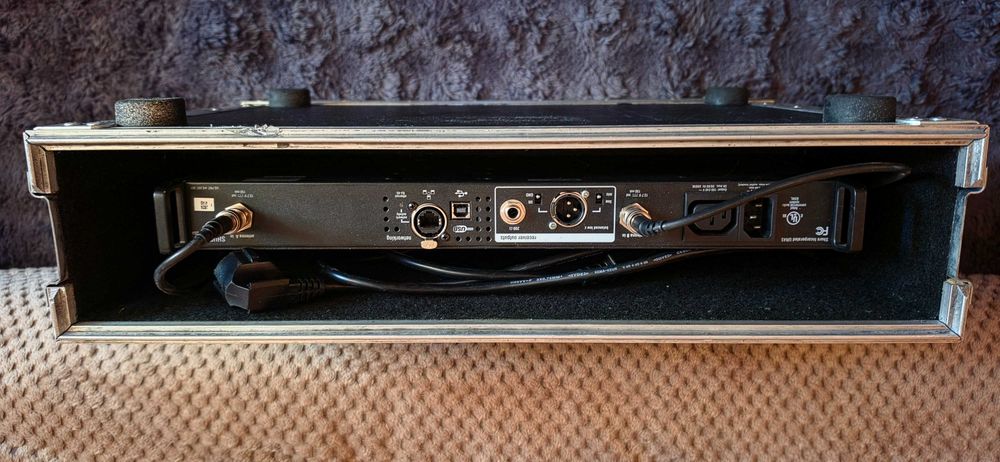 Продавам микрофон SHURE UR24S