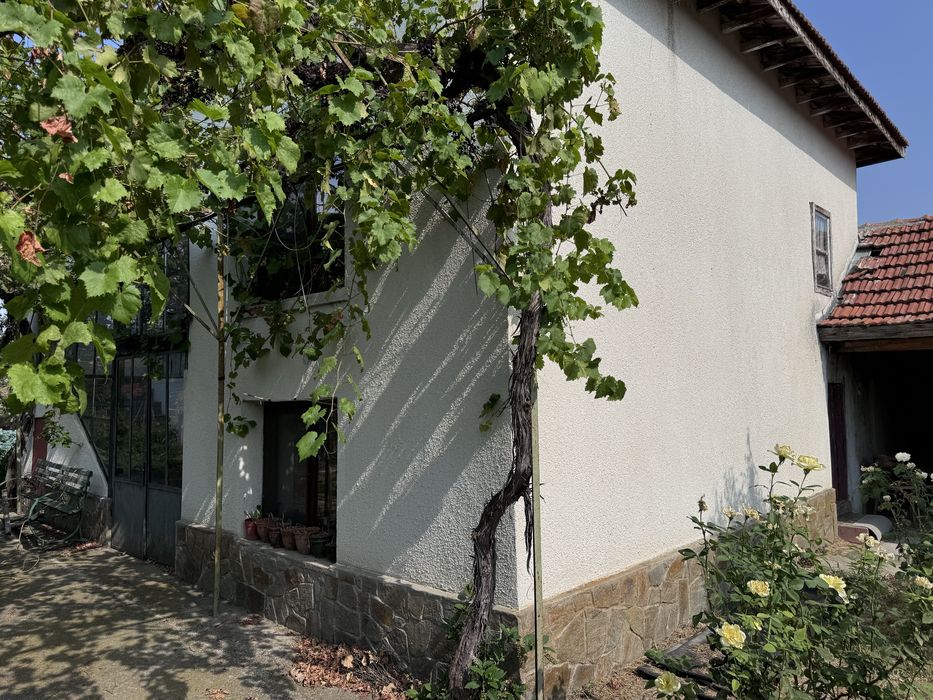 Двуетажна къща с село Черганово