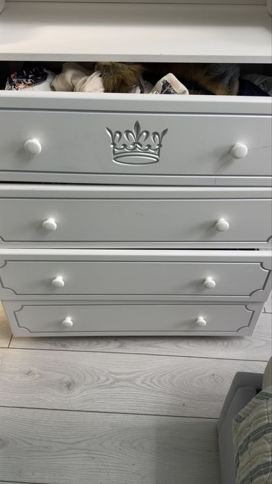 Продам манеж и комод в белом цвете.