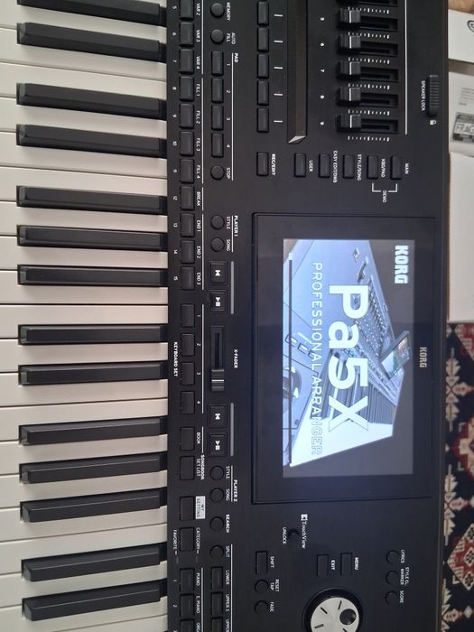Прадавам Korg pa5x чисто Нов