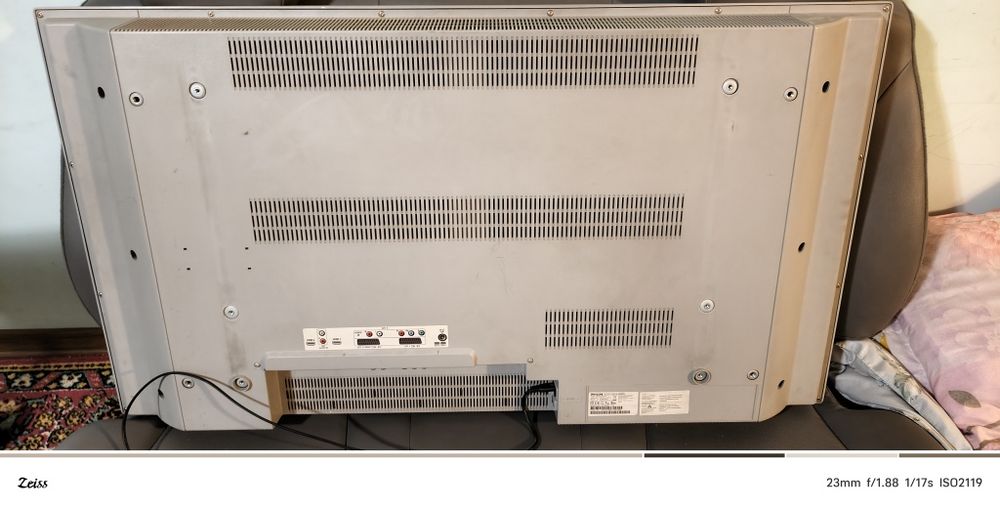 Продам телевизор Philips на запчасти