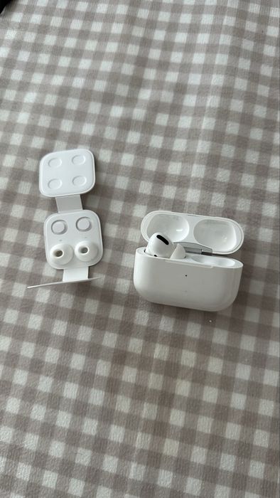 Air pods pro (первое поколение)
