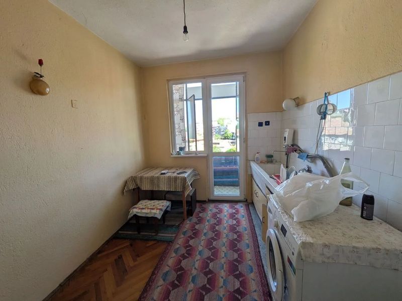 Продава се Тристаен апартамент в Казанлък - 90 кв.м за 1278 €/кв.м - Снимка #2