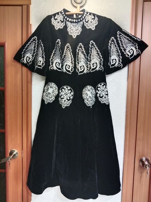 Платье продам продам