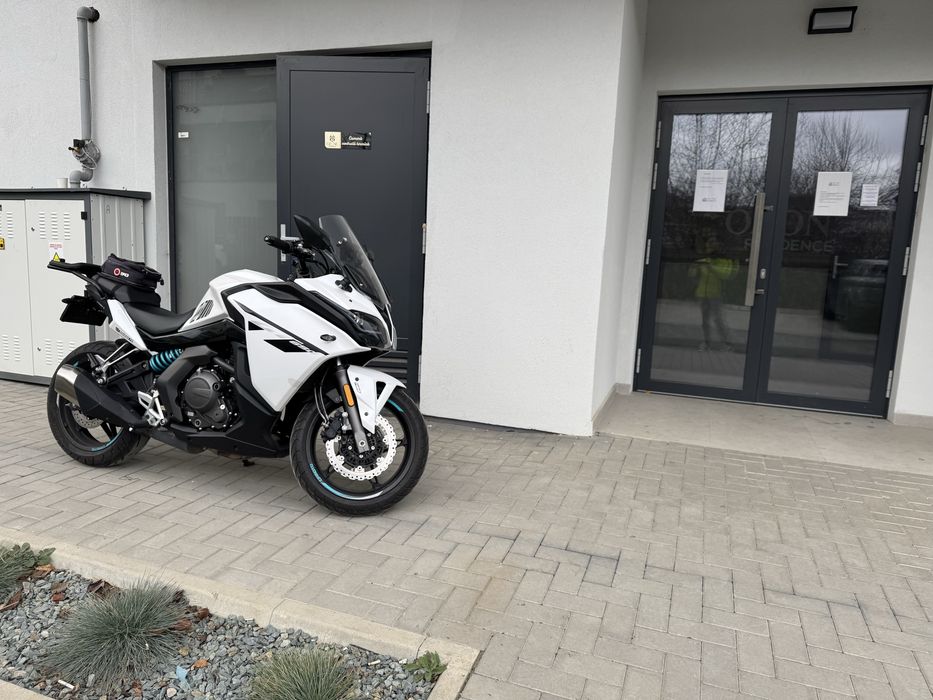 Motocicleta CF MOTO 650GT