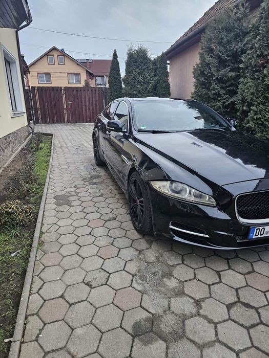 Vând sau schimb jaguar xj perfect funcțional avariata aripa fata