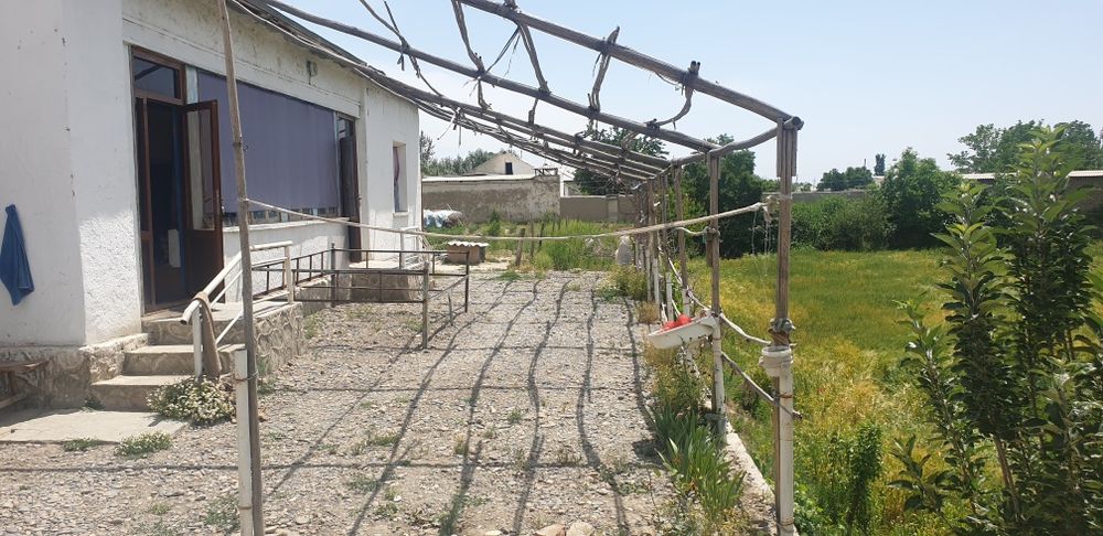 Uy sotiladi 2 xujalik XATIRCHI TUMANIDA