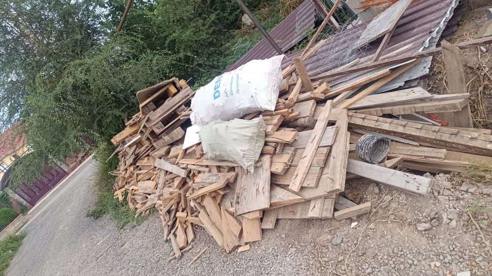 Продам на дрова срочно