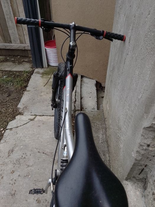 Bicicleta de vânzare.probleme are numai pe roata din spate  are pana