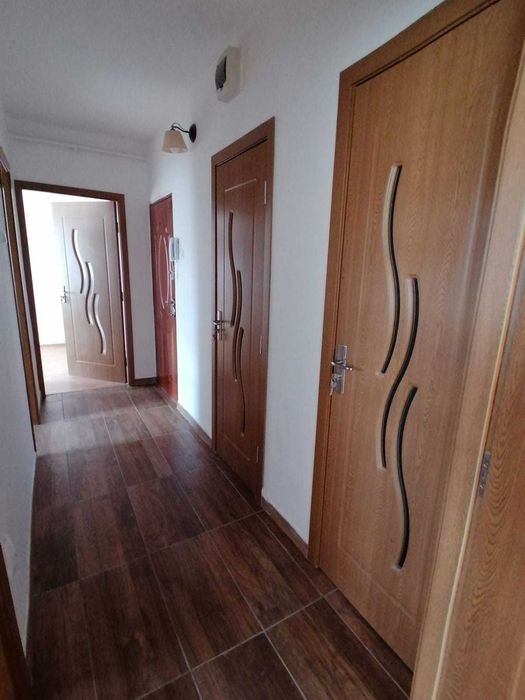 Apartament ultracentral, cu 3 camere semidecomandate, ultracentral, 300 euro