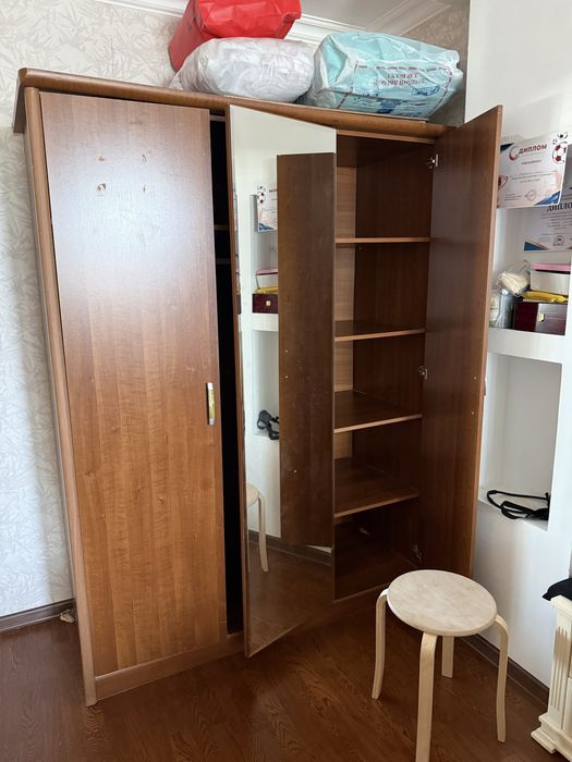 Отдам даром шкаф,картину