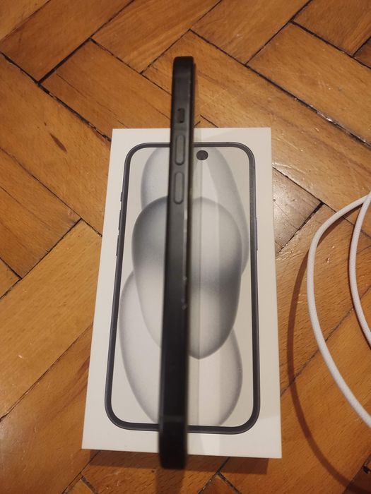 Продавам iPhone 15 128GB