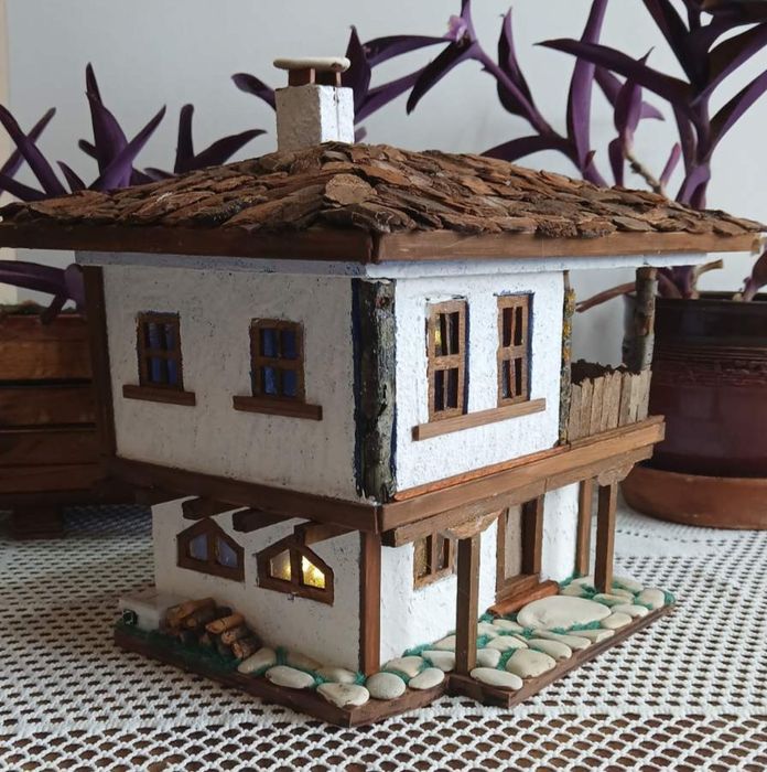 Макет на етно къща с осветление