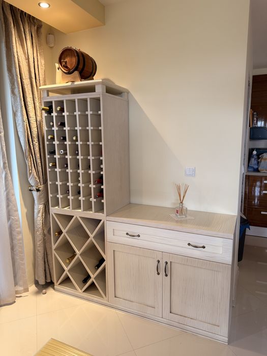 Трапезна маса за 8/10 души + 10 стола + шкаф