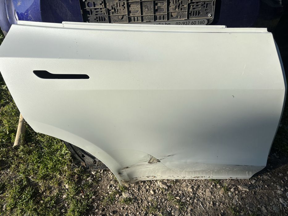 Врата Tesla Model Y