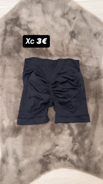 Къси дънки и панталони Bershka, Zara