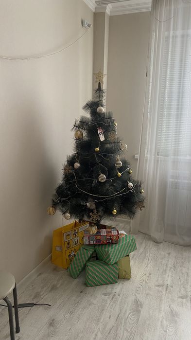 Ёлка искусственная с декором