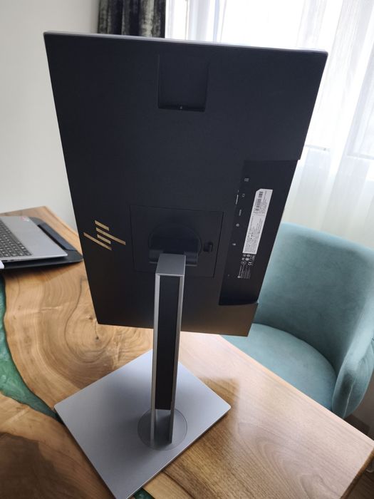 HP EliteDisplay E233 - 23" IPS LED FullHD Въртяща регулириуема стойка